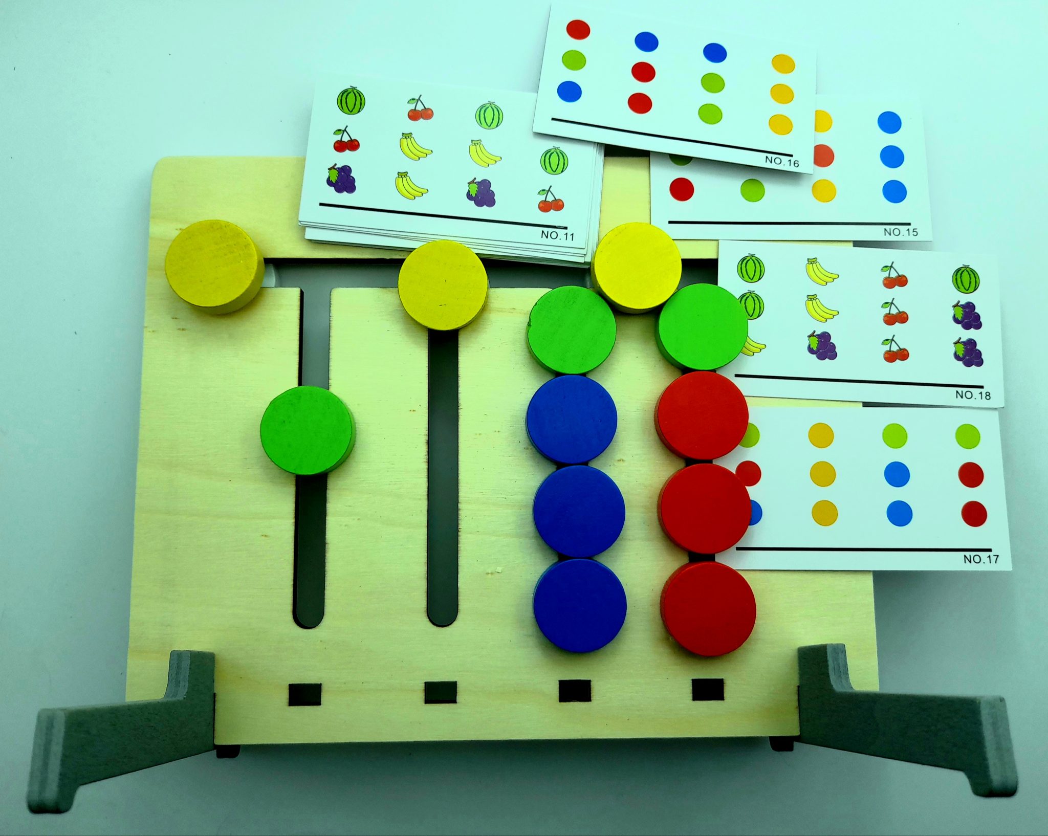 4 colour logic game with 20 pattern cards ⋆ BrainySparks